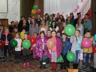 В Мостовском районном центре творчества   детей и молодёжи состоялся девятый   благотворительный концерт   «Подарим детям радость»