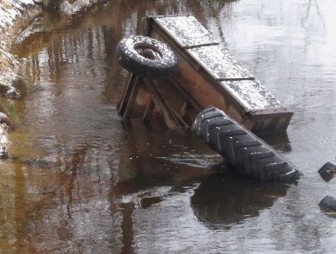 В Мостовском районе в реке затонул трактор, обнаружены тела двух погибших