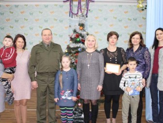 К благотворительной акции «Наши дети» присоединился коллектив военного комиссариата Мостовского района