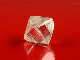 В Якутии нашли два крупных алмаза
