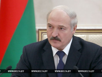 Александр Лукашенко требует удвоить зарплату учителям в ближайшие годы