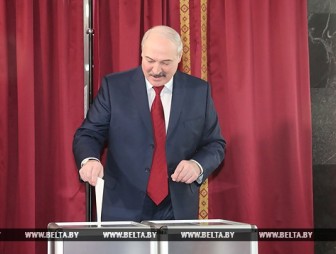 Лукашенко проголосовал на выборах в местные Советы депутатов