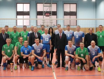 В Гродно на волейбольной площадке встретились команды из России и Беларуси