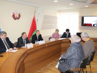 Руководители Комитета госконтроля и прокуратуры области выслушали слонимчан
