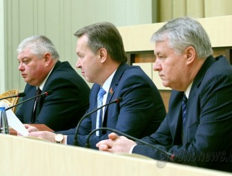 На сессии областного Совета депутатов утверждены итоги реализации государственных программ в области в 2017 году