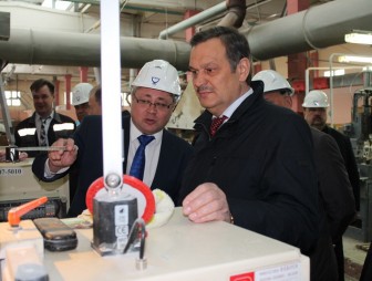 Вице-премьер Беларуси Анатолий Калинин с рабочим визитом посетил ОАО «Стеклозавод «Неман»