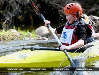 Сезон водного туризма на Августовском канале открыли гонками на байдарках