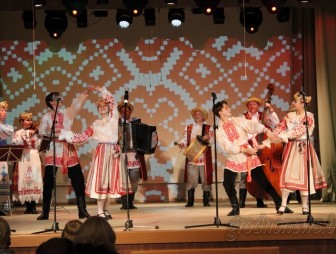 Четверть века с песней. В Гродно прошел юбилейный концерт народного ансамбля белорусской музыки и песни «Гасцінец»
