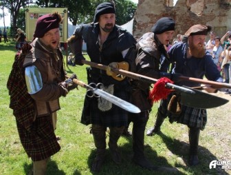 Рыцари, лучники, конники... На фестиваль средневековой культуры пригласили Гольшаны