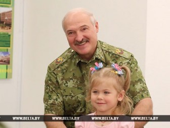 Лукашенко заявляет о необходимости значительного усиления поддержки семей с детьми