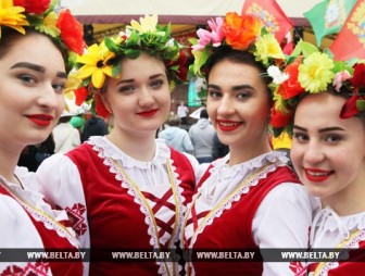 Лукашенко поздравил с Днем молодежи юношей и девушек Беларуси