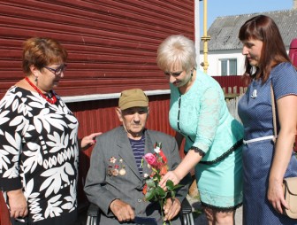 Лидеры общественных организаций Мостовщины поздравили ветеранов с Днём Независимости