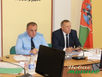 КГК и прокуратура провели совместную прямую линию в Новогрудке