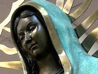 В США 'заплакала' скульптура Девы Марии