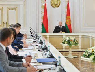 Повышение эффективности работы СЭЗ обсуждают на совещании у Александра Лукашенко