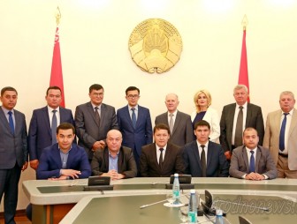 Гродненская область и Узбекистан намерены организовать совместное предприятие по производству сельхозтехники (будет дополнено)