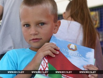 Более 13 тыс. семей в Гродненской области получат матпомощь во время акции 'Соберем детей в школу'