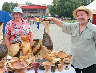 Ремесленные товары и изделия предприятий района пользовались популярностью у мостовчан на празднике города.
