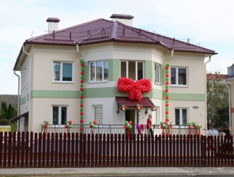 В Гродно открыли новый дом семейного типа: родители воспитывают восьмерых детей