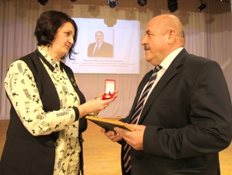 Поздравления и награды для мостовских педагогов