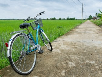 В Мостовском районе пенсионерка, угрожая ножом, похитила велосипед в магазине