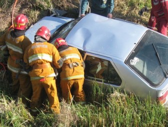 ДТП под Ивье: водителя и пассажира заблокировало в автомобиле