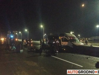 В ДТП с маршруткой 'Минск-Гродно' погибли два человека.