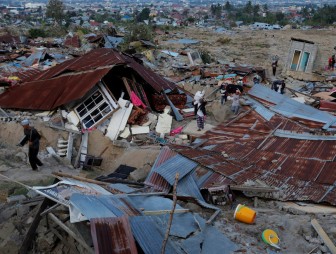 Число погибших от землетрясения в Индонезии превысило 2,1 тыс.
