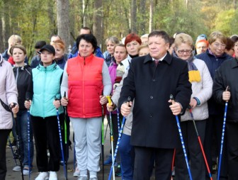 Профсоюзный фестиваль скандинавской ходьбы в Гродно собрал более 70 участников