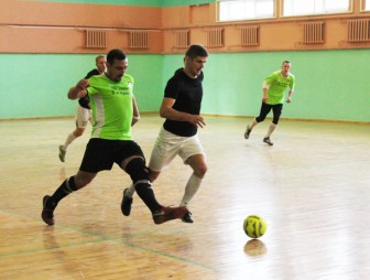 В Мостах прошли традиционные соревнования по мини-футболу