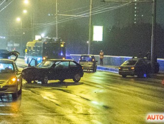 Гродно отметил 'День жестянщика': на мосту по улице Поповича столкнулось 8 автомобилей и 2 троллейбуса