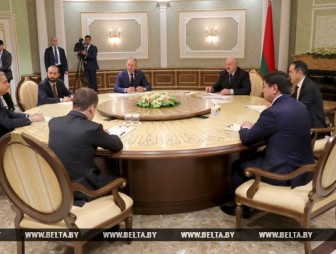 Лукашенко: необходимо придать импульс борьбе с препятствиями на рынке ЕАЭС