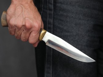 Пенсионер угрожал соседу ножом в Лиде, а в Березовке подросток тоже задержан за угрозы холодным оружием