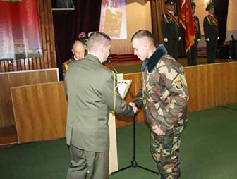 Молодые люди Мостовщины с честью несут службу в рядах Вооружённых Сил