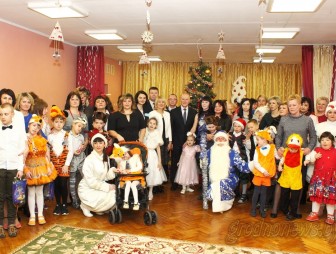 Председатель облисполкома Владимир Кравцов посетил новогодний утренник в центре коррекционно-развивающего обучения и реабилитации