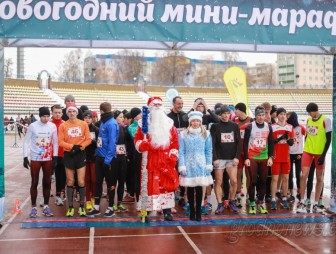 Самых быстрых бегунов определили в десятом юбилейном Новогоднем мини-марафоне в Гродно