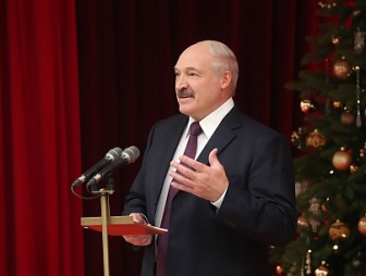 Александр Лукашенко молодежи: больше, чем дома, вас нигде не ждут