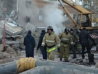 Режим ЧС ввели в Магнитогорске после взрыва в жилом доме