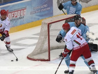 Хоккейная команда Президента Беларуси вышла в полуфинал Рождественского турнира, победив сборную Балтии