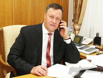 Прямую телефонную линию с жителями Гродненщины провел управляющий делами облисполкома Игорь Попов