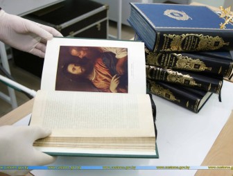 Гродненские таможенники пресекли незаконный вывоз книг, изданных в начале XX века
