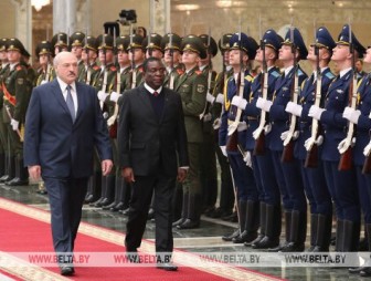 Встреча президентов Беларуси и Зимбабве проходит во Дворце Независимости