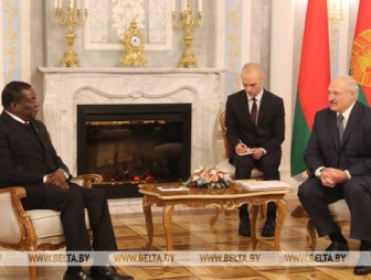 Лукашенко видит большой фронт работы для Беларуси в Зимбабве