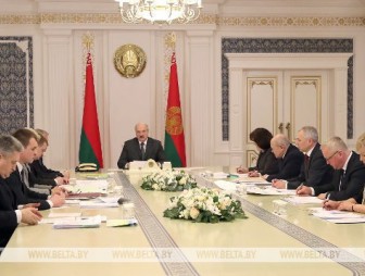 Новая редакция закона о госслужбе рассматривается на совещании у Лукашенко