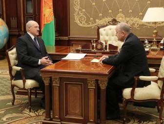 Александр Лукашенко отмечает заслугу Нацбанка по обеспечению финансовой стабильности в Беларуси