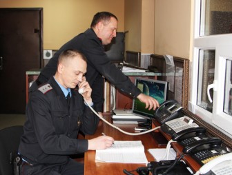Милиционеры Мостовского РОВД  встречают профессиональный праздник