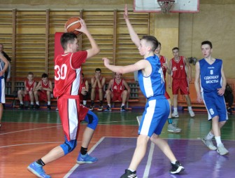 Пятый тур баскетбольной лиги собрал мостовчан в зале СДЮШОР