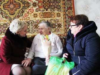 С праздником весны  поздравили женщин-ветеранов Мостовщины