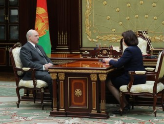 Александр Лукашенко обсудил с Натальей Кочановой работу с обращениями, подготовку Послания и электоральных кампаний
