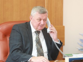Прямую линию с жителями области провел первый заместитель председателя облисполкома Иван ЖУК